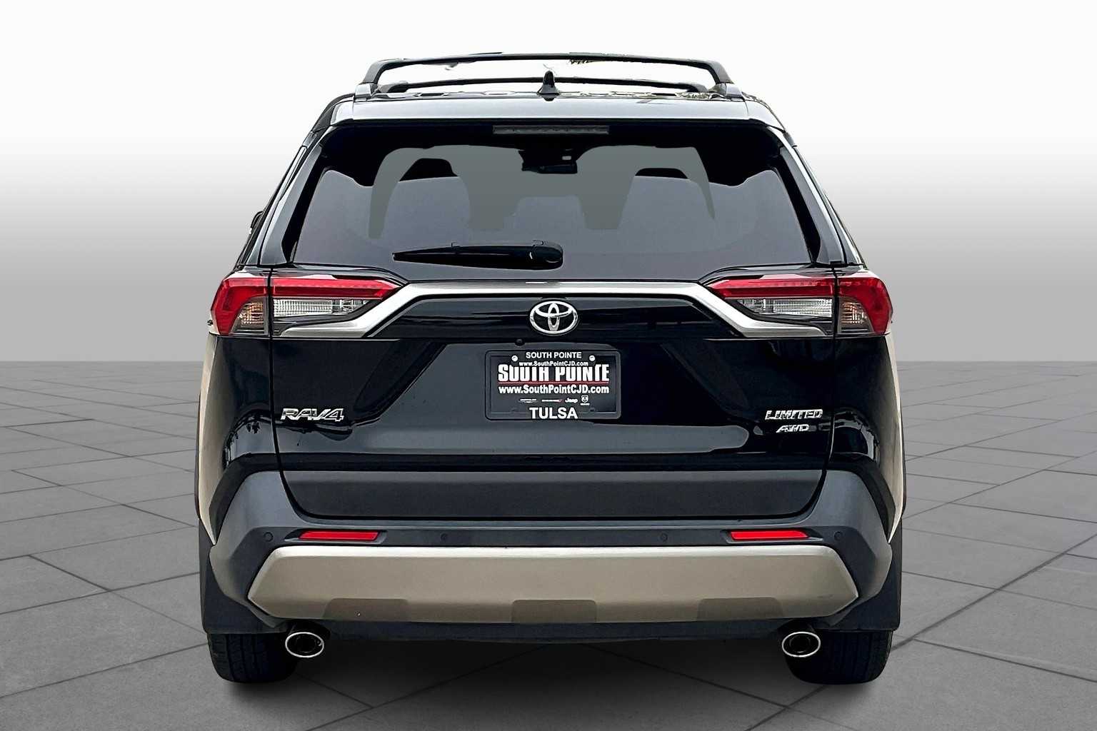 2023 Toyota RAV4 Limited photo 4