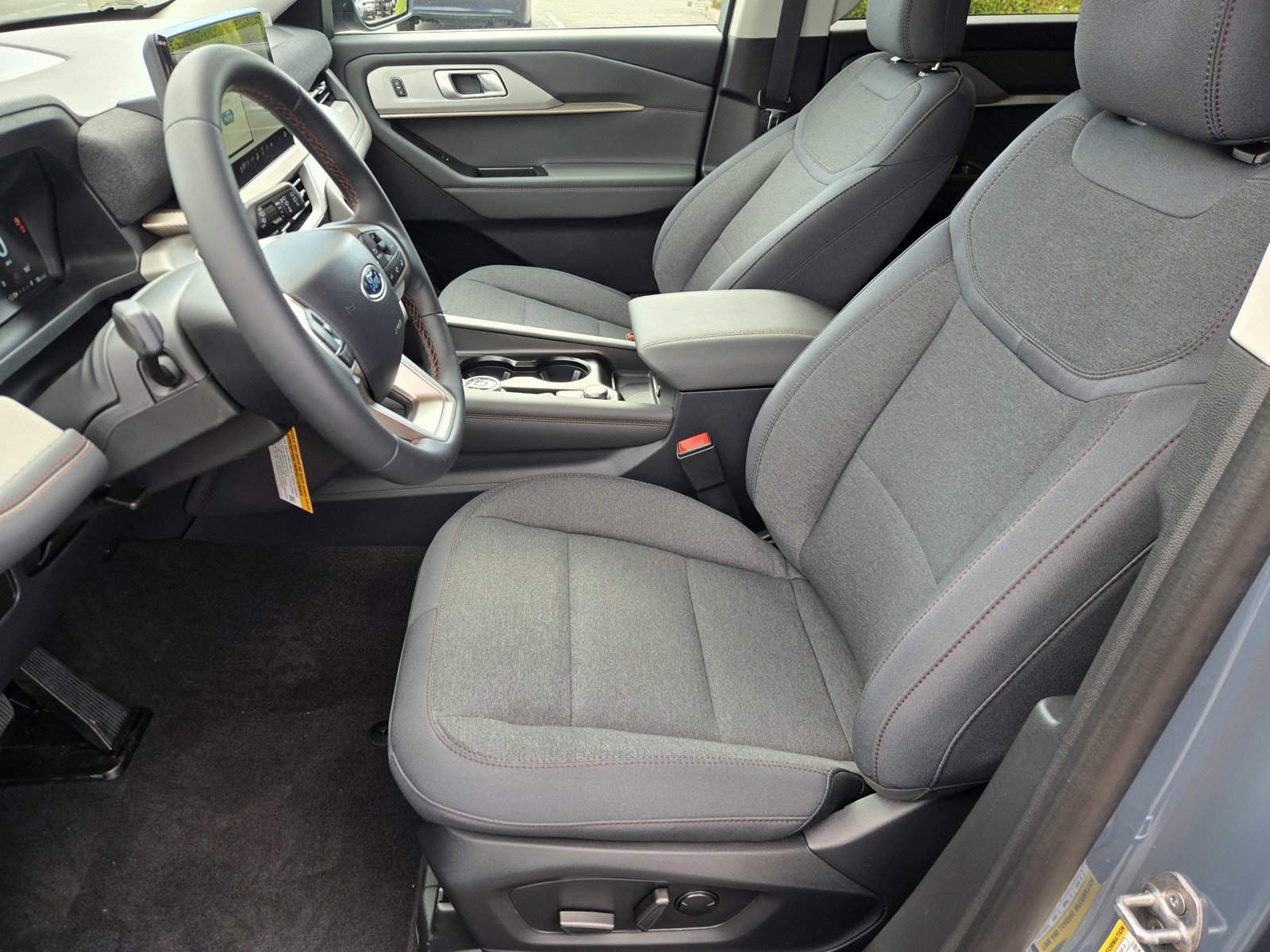 2025 Ford Explorer photo 2