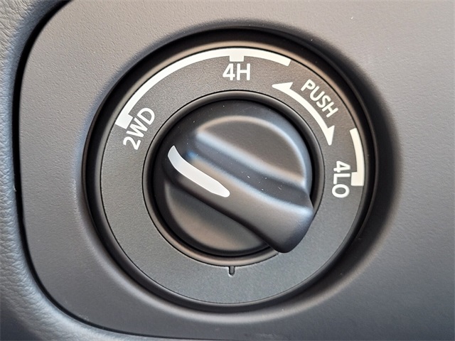 2025 Nissan Frontier PRO-4X photo 14