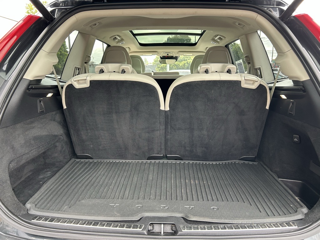 2021 Volvo XC90 T5 Momentum photo 24