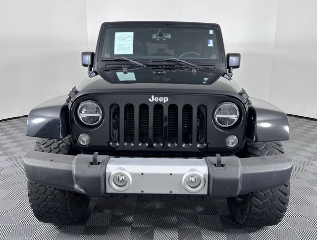 2014 Jeep Wrangler Unlimited Sahara photo 2