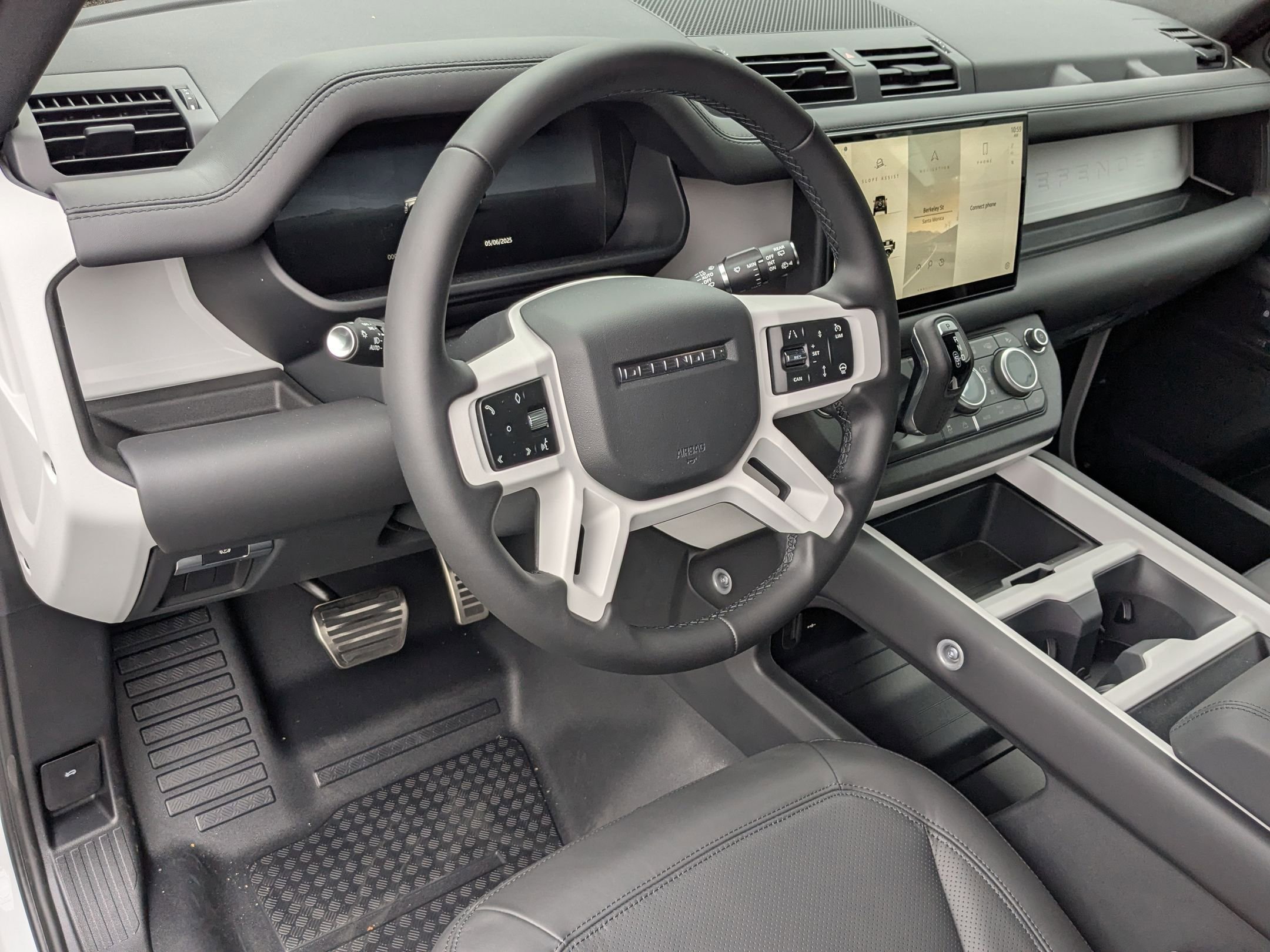 2025 Land Rover Defender 110 X-Dynamic SE photo 3