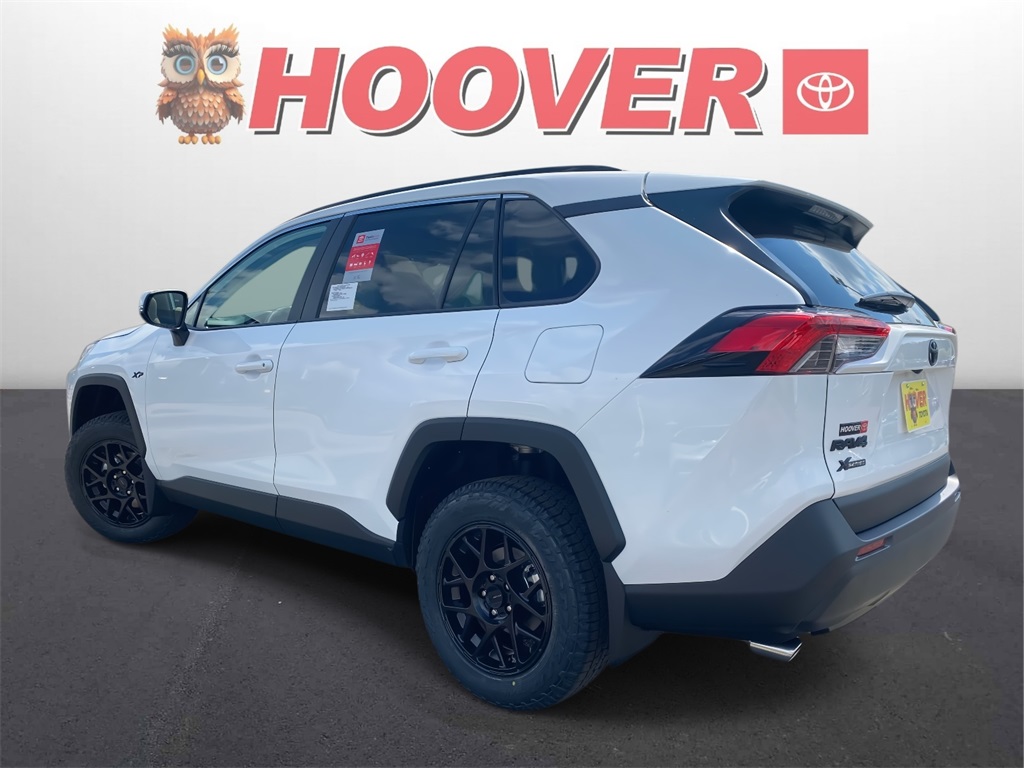 2025 Toyota RAV4 XLE photo 4