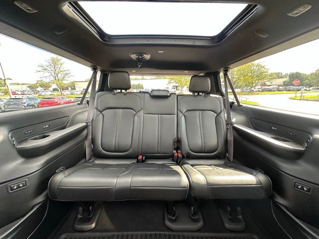 2024 Jeep Wagoneer L Series III photo 32