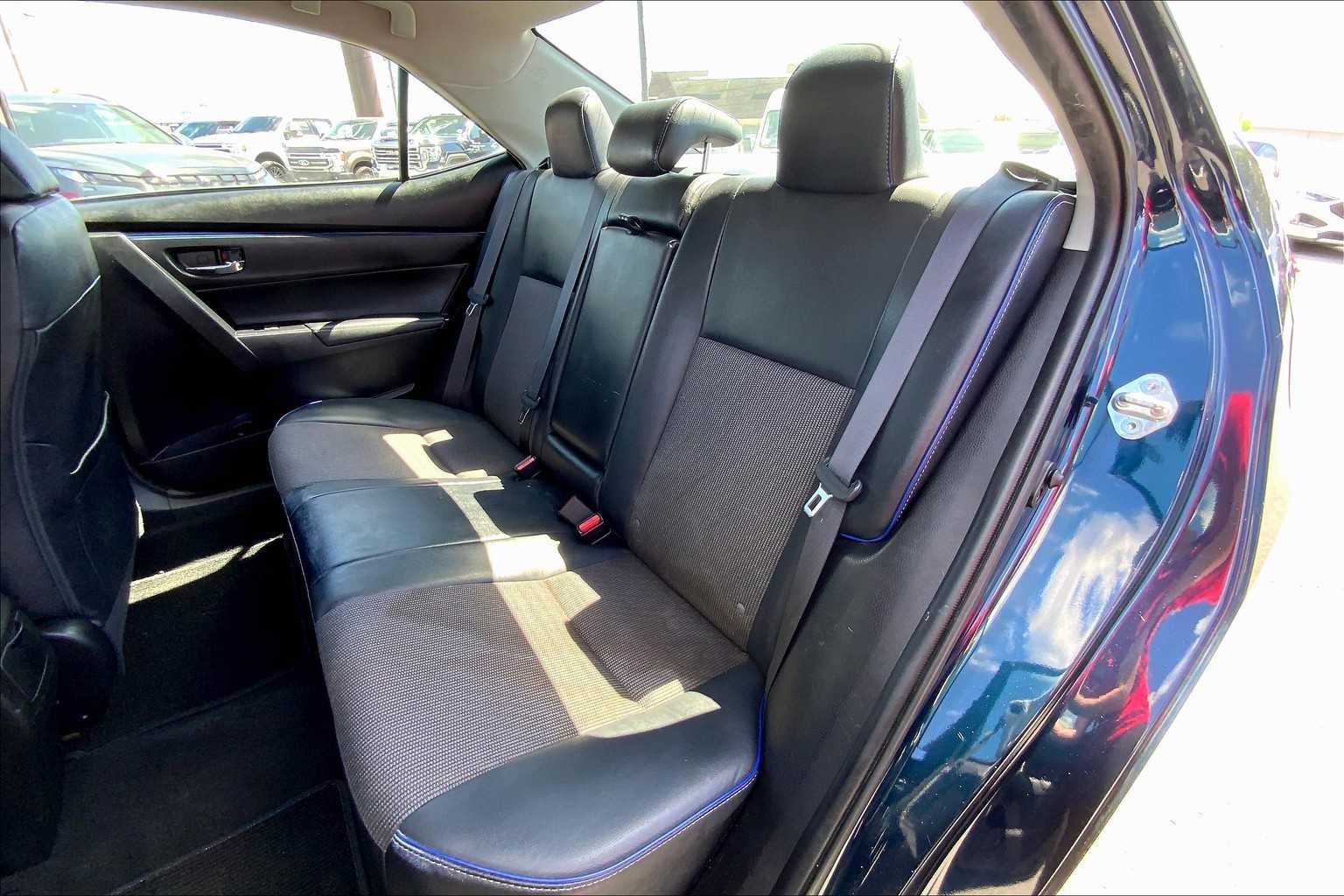 2017 Toyota Corolla SE photo 20
