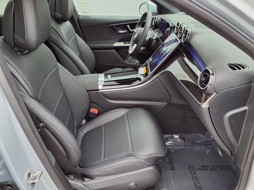2026 Mercedes Benz GLC 300 photo 2