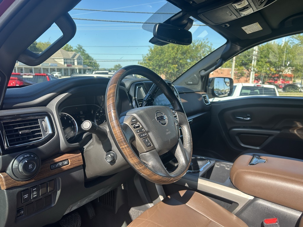 2020 Nissan Titan Platinum Reserve photo 10