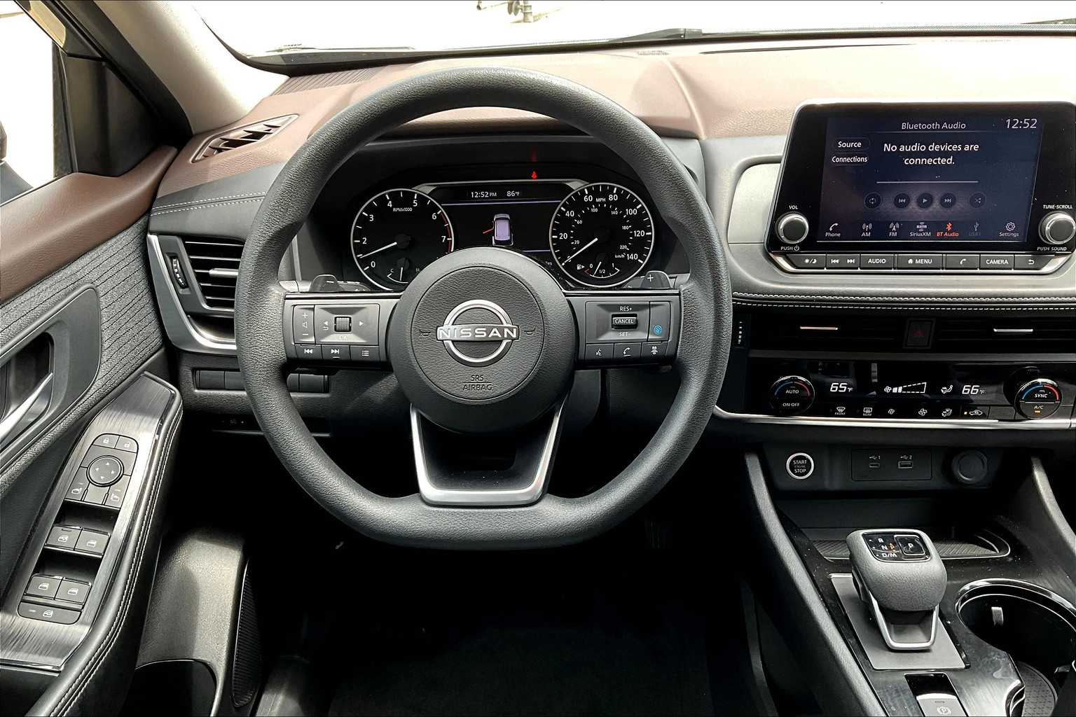 2023 Nissan Rogue SV photo 5