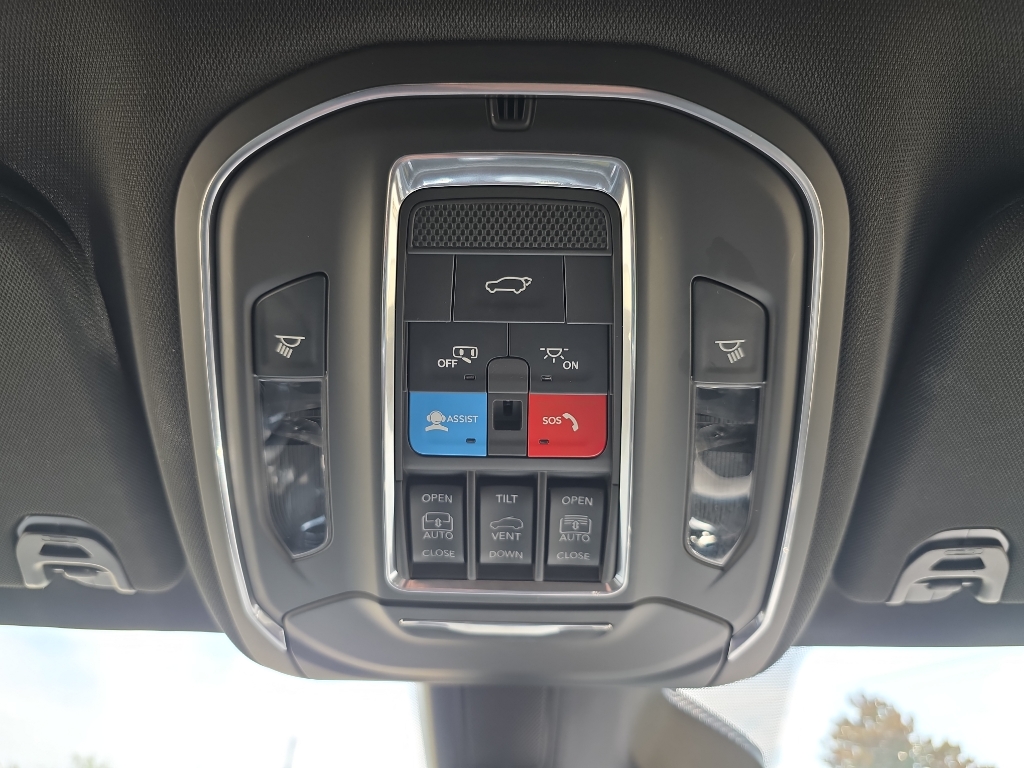 2024 Jeep Wagoneer L Series II photo 24