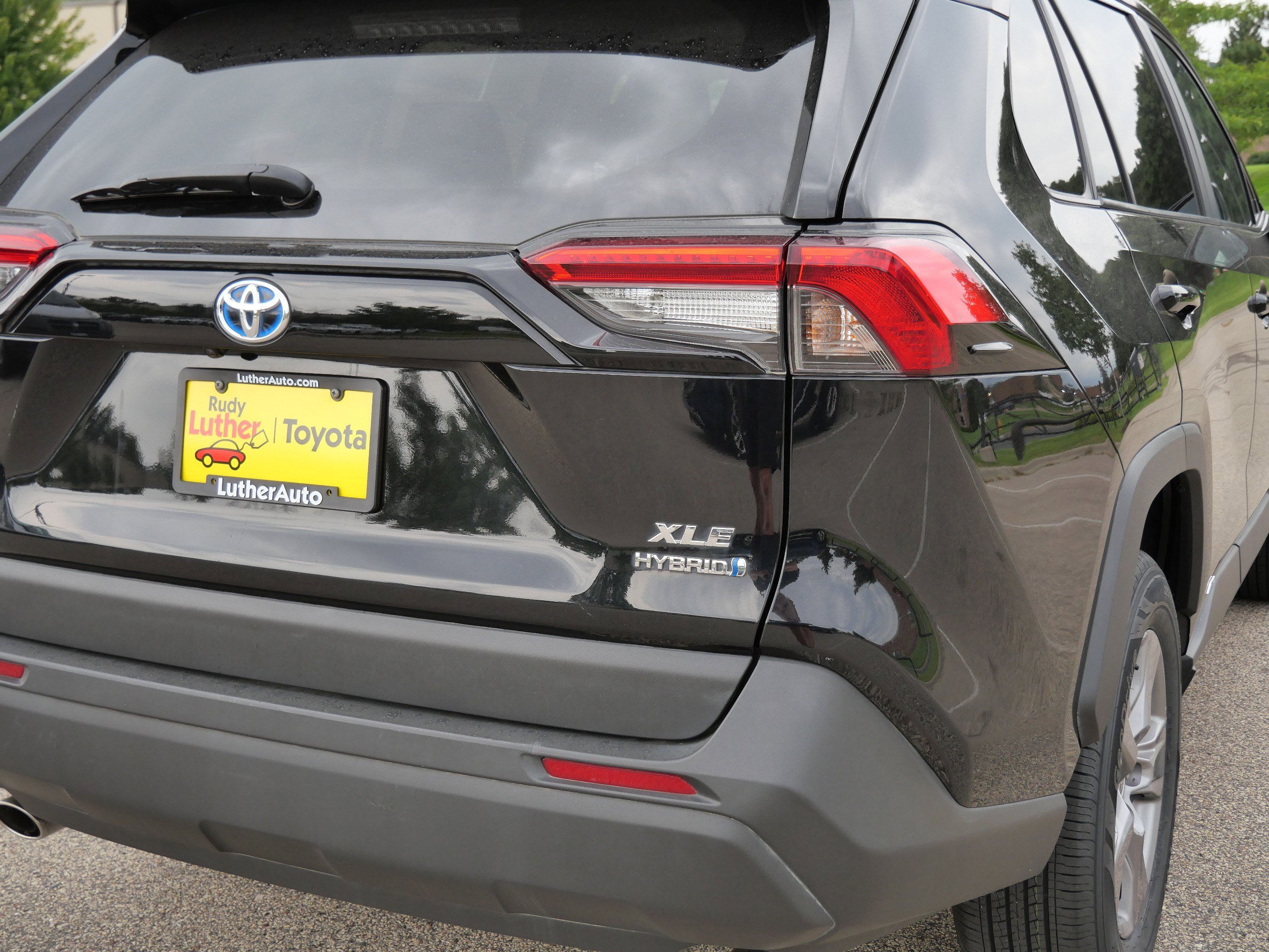 2023 Toyota RAV4 Hybrid XLE photo 16