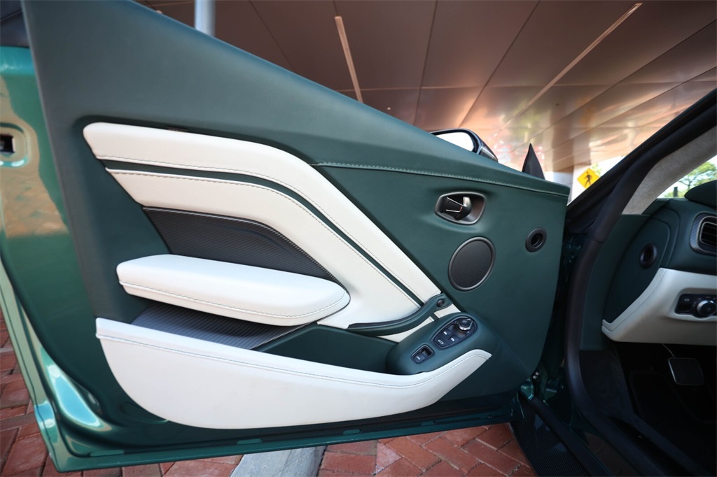 2023 Aston Martin Vantage photo 36