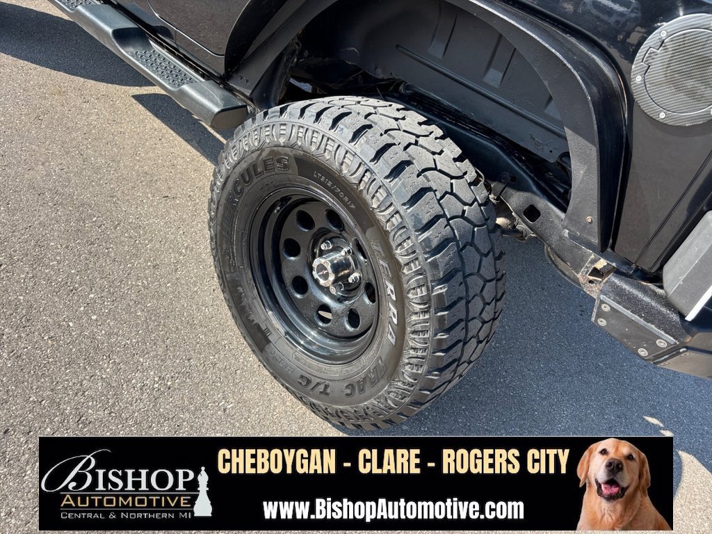 2014 Jeep Wrangler Unlimited Sahara photo 13