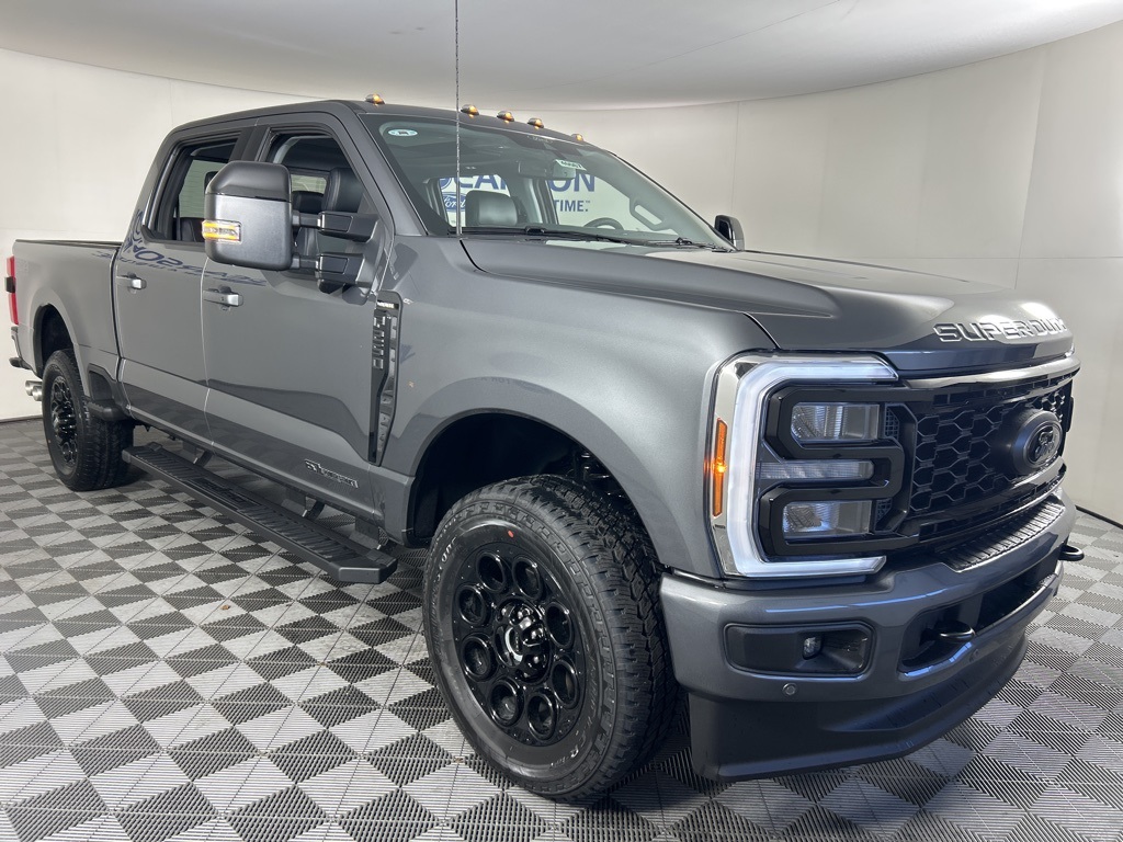 2025 Ford F-250 Lariat photo 3