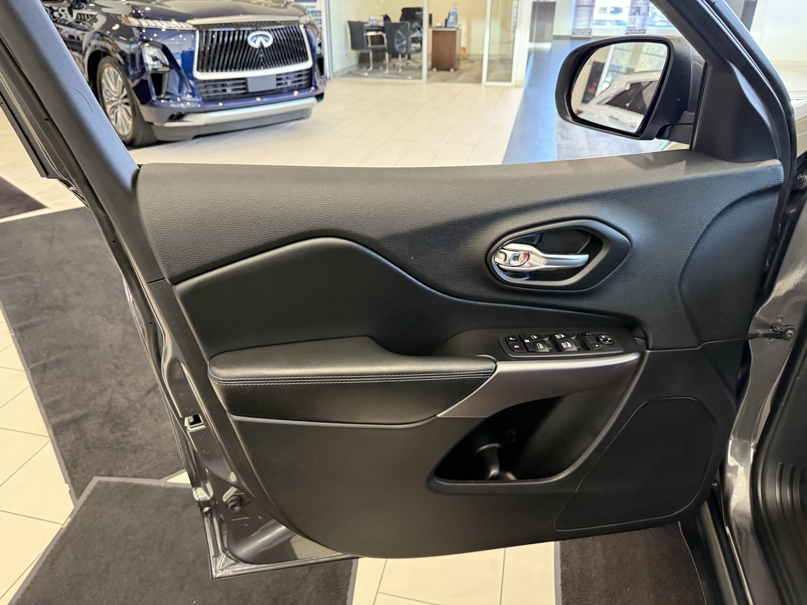 2019 Jeep Cherokee Latitude photo 19