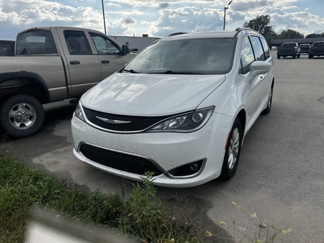 2018 Chrysler Pacifica Touring Plus photo 3