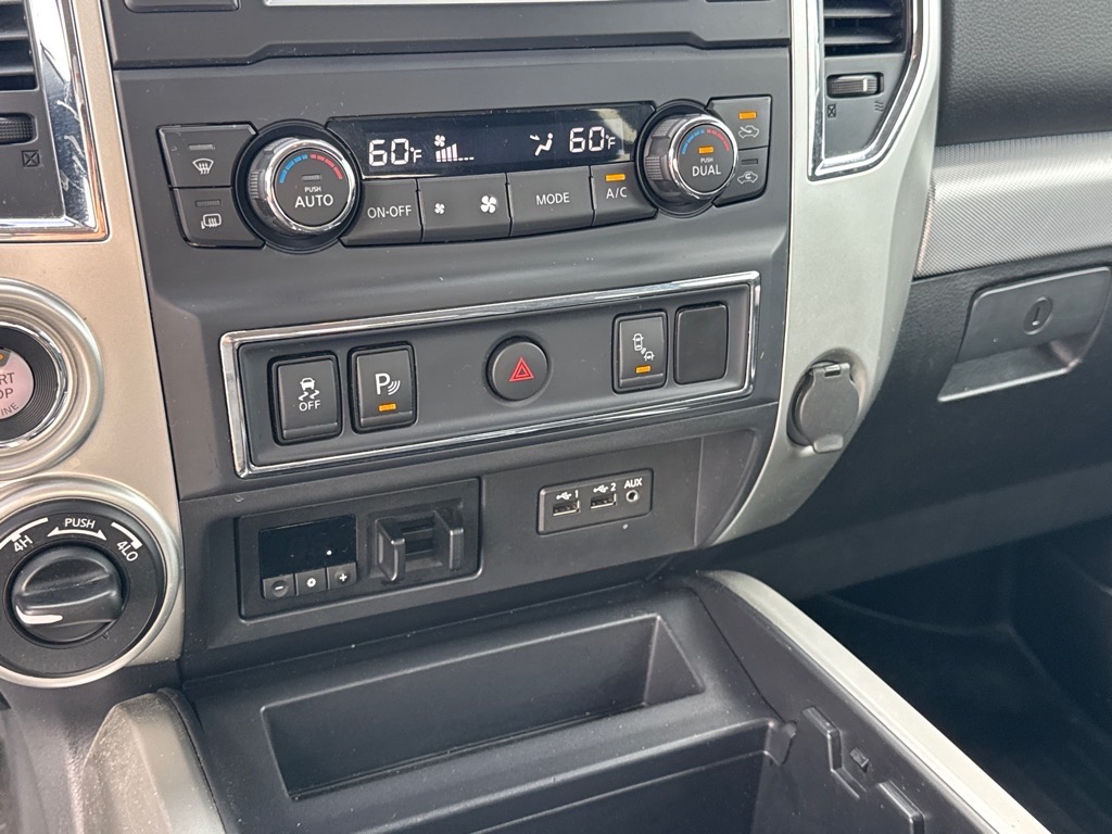 2019 Nissan Titan PRO-4X Crew Cab photo 22