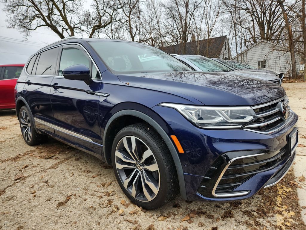 2022 Volkswagen Tiguan SEL R-LINE's photo
