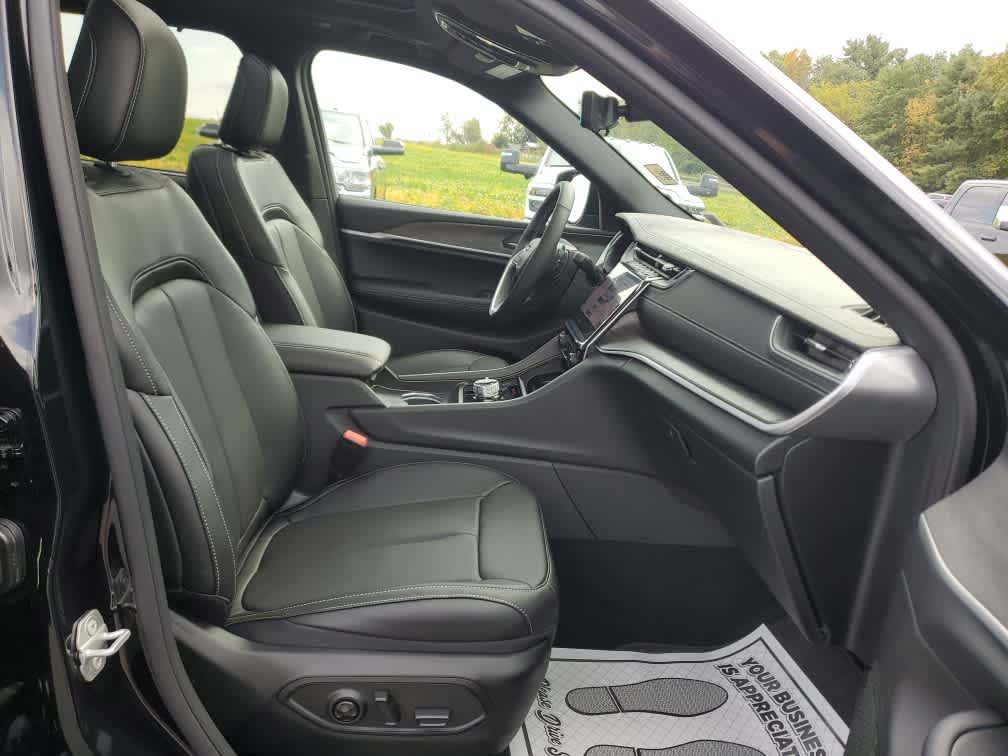 2025 Jeep Grand Cherokee Limited photo 23