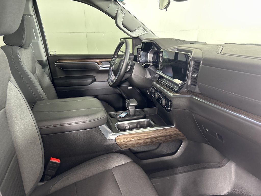 2025 Chevrolet Silverado 1500 RST photo 15