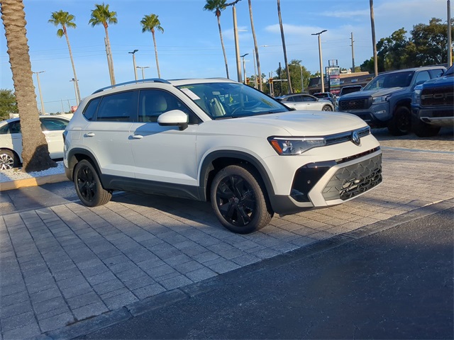 2025 Volkswagen Taos SE photo 2