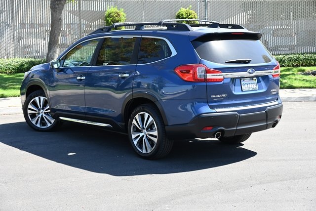 2022 Subaru Ascent Touring photo 3
