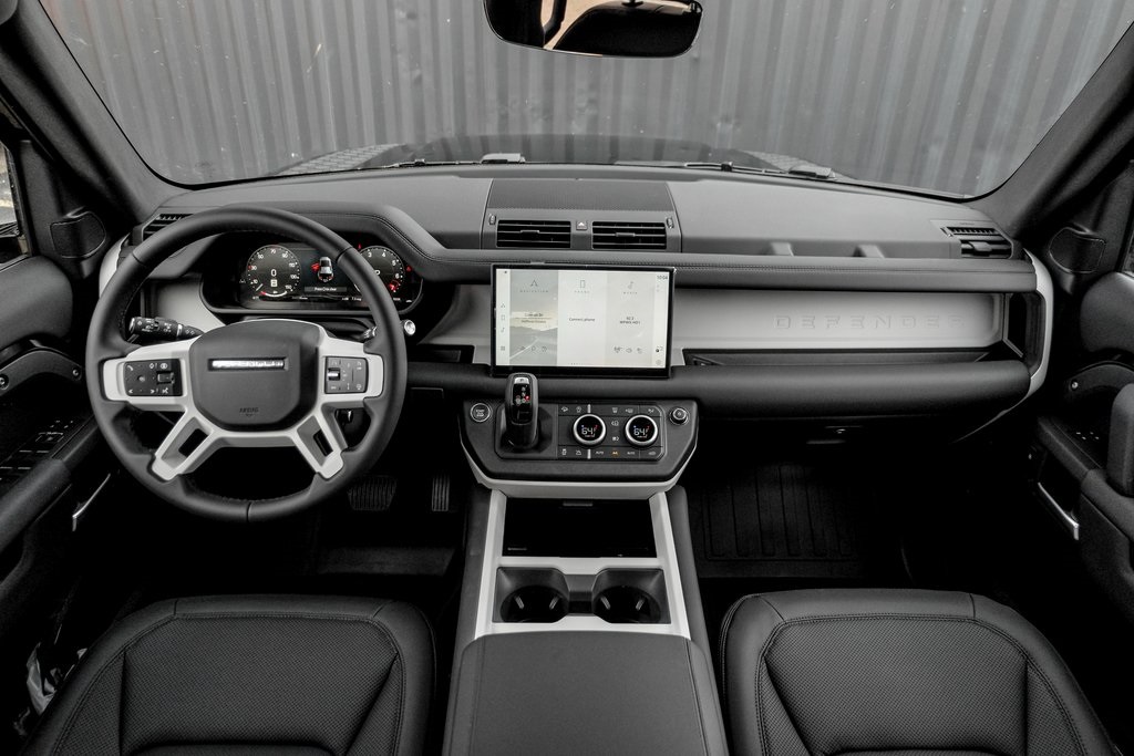 2025 Land Rover Defender 110 S photo 18