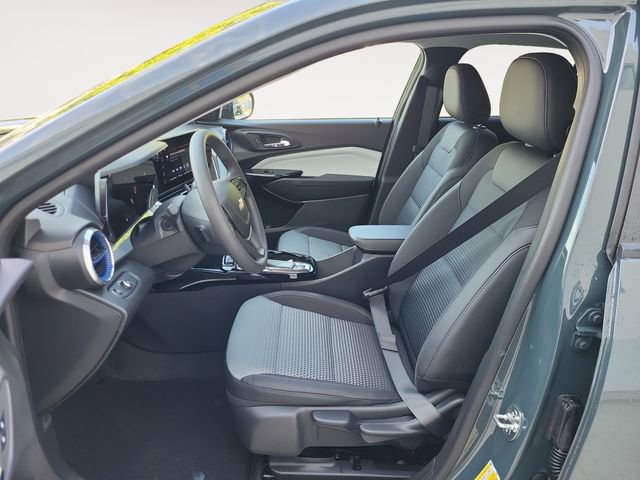 2025 Chevrolet Trax LT photo 10