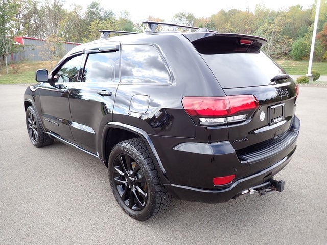 2019 Jeep Grand Cherokee Altitude photo 3
