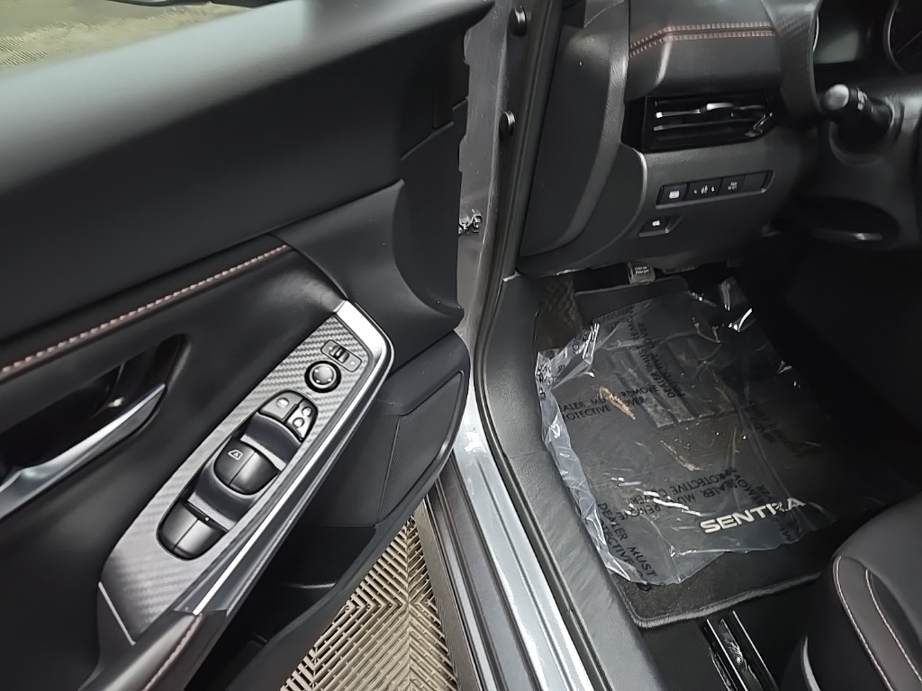 2021 Nissan Sentra SR photo 25