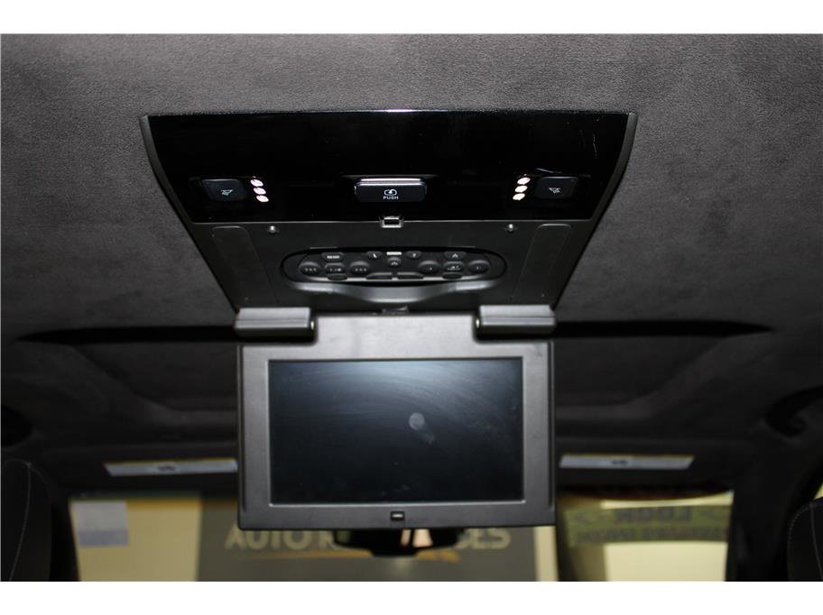 2016 Cadillac Escalade ESV Platinum photo 16