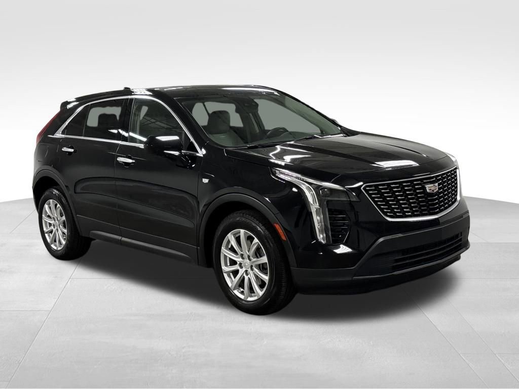 2022 Cadillac XT4 Luxury photo 2
