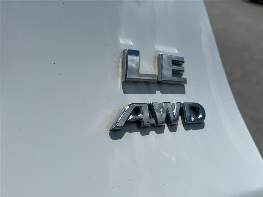 2021 Toyota RAV4 LE photo 22