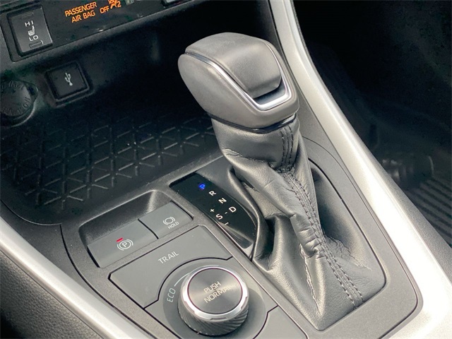 2022 Toyota RAV4 Hybrid SE photo 11