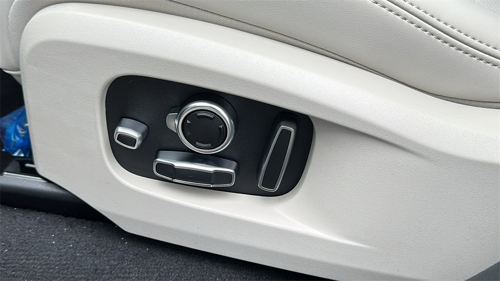 2026 Jaguar F-PACE P250 R-Dynamic S photo 11