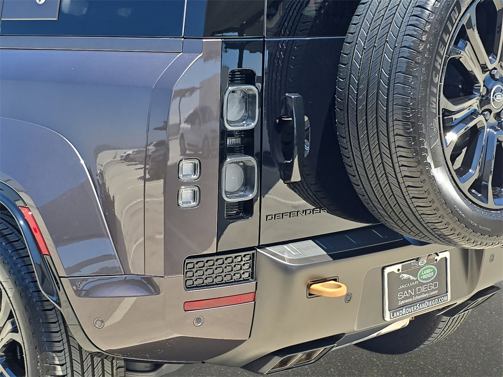 2025 Land Rover Defender 110 V8 photo 31