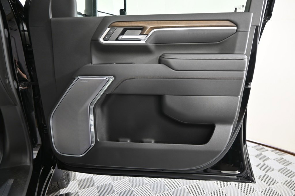 2026 Chevrolet Silverado 2500HD High Country photo 13