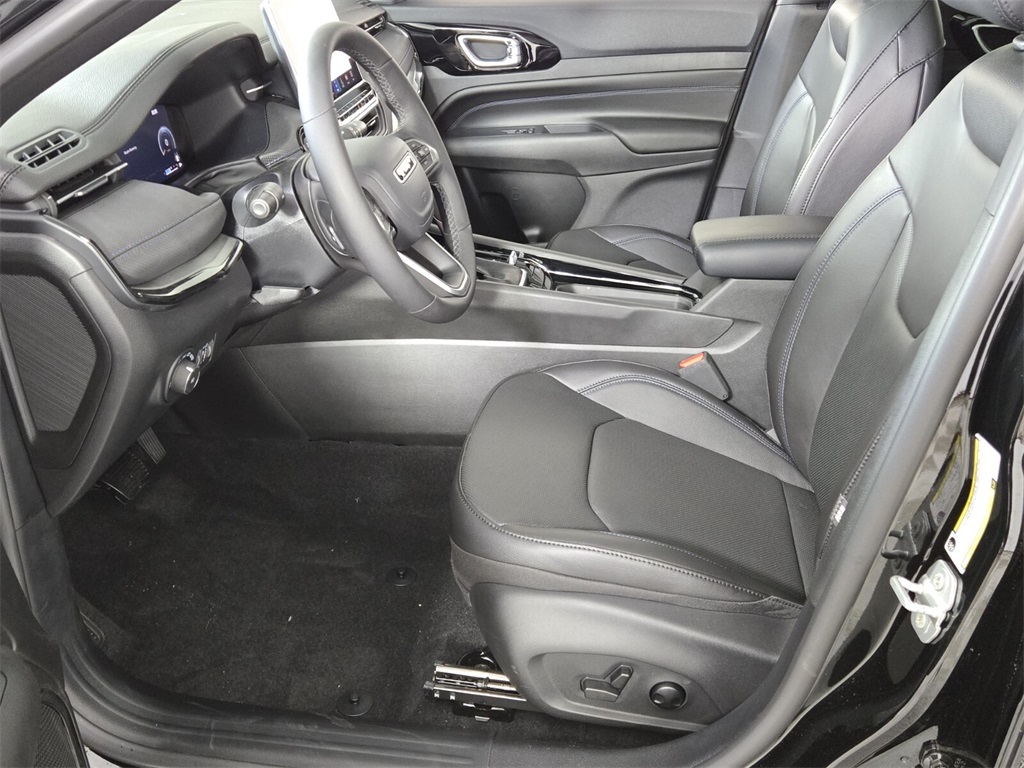2025 Jeep Compass Limited photo 6