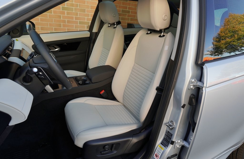 2025 LAND ROVER DISCOVERY SPORT - Image 12