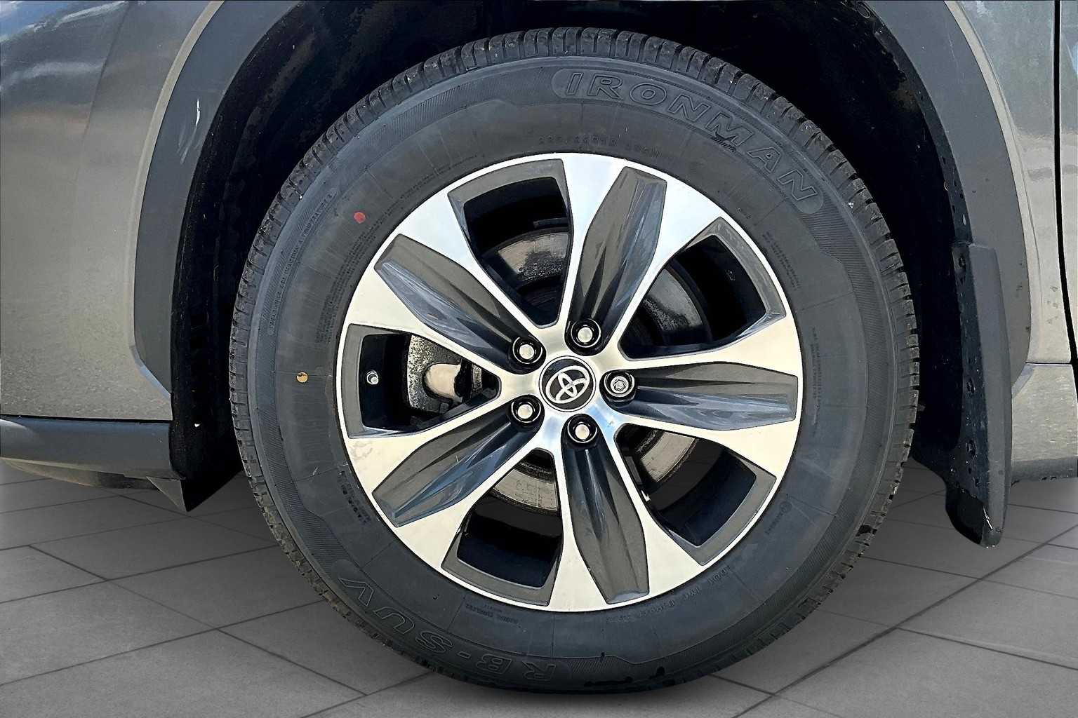 2022 Toyota Highlander XLE photo 10