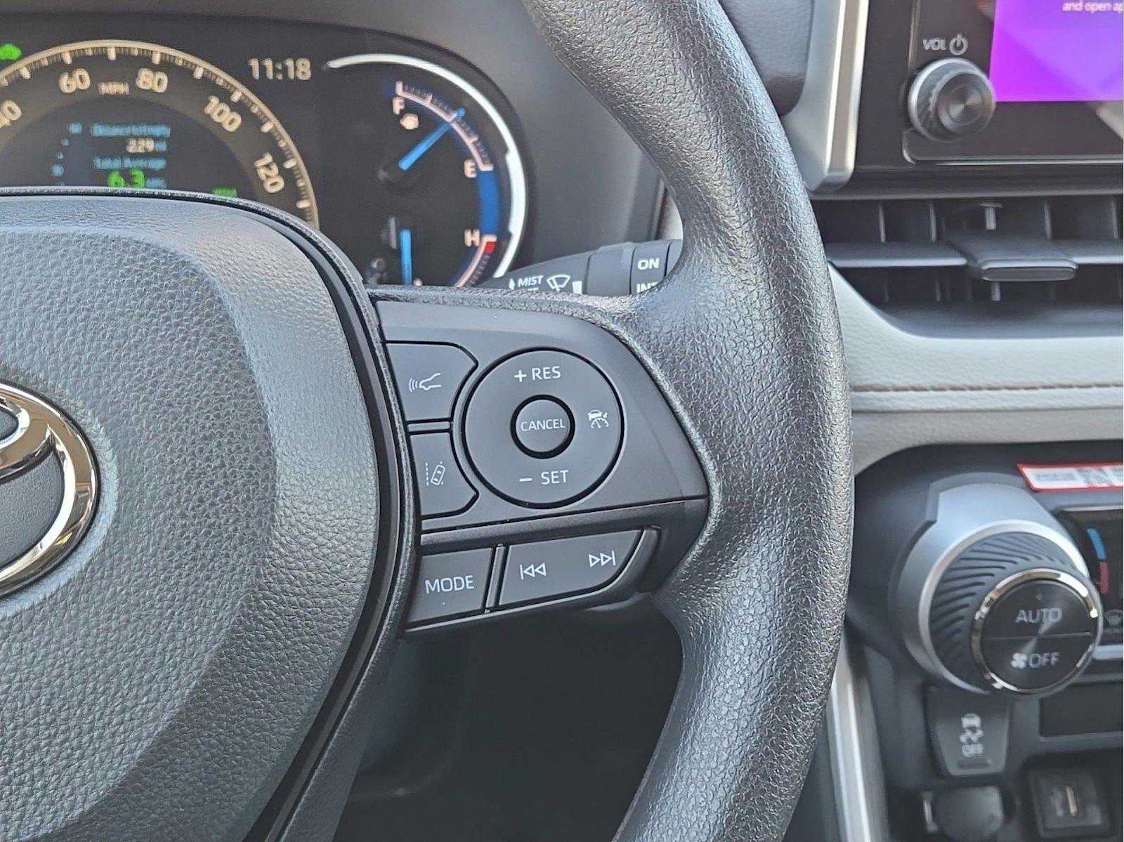 2025 Toyota RAV4 Hybrid XLE photo 20