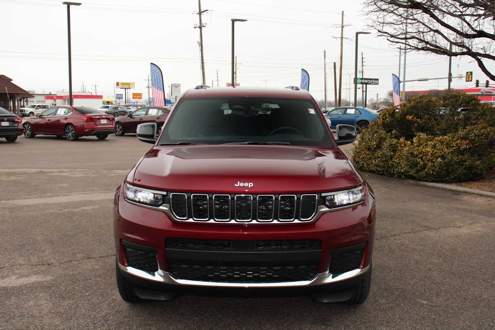 2025 Jeep Grand Cherokee Laredo photo 4