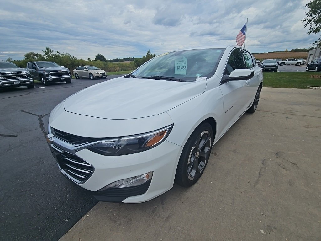 2023 Chevrolet Malibu 1LT photo 3