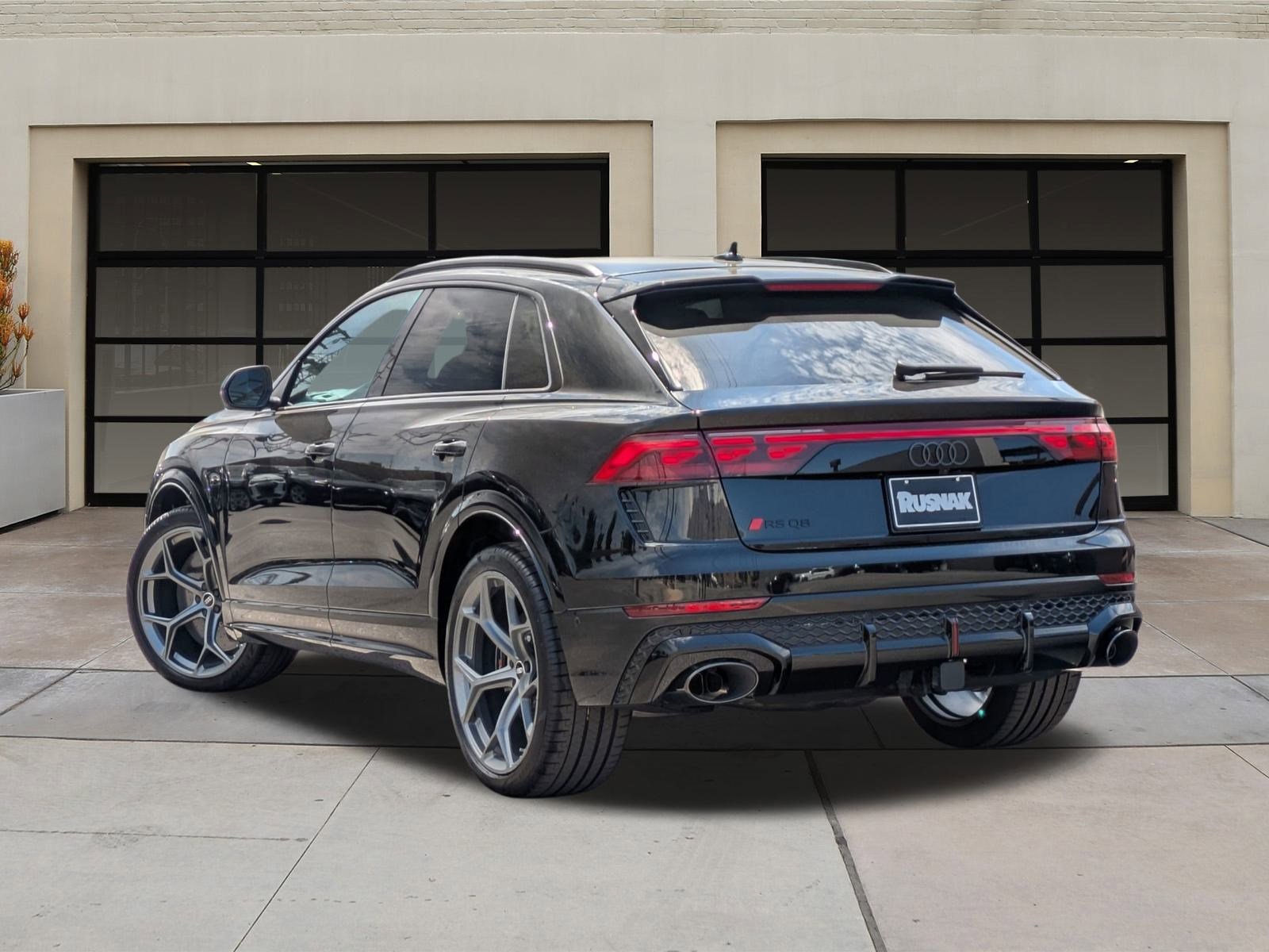 2025 Audi RS Q8 photo 3