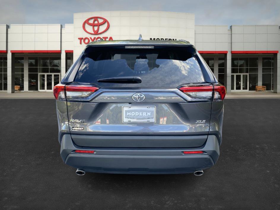 2025 Toyota RAV4 XLE photo 4