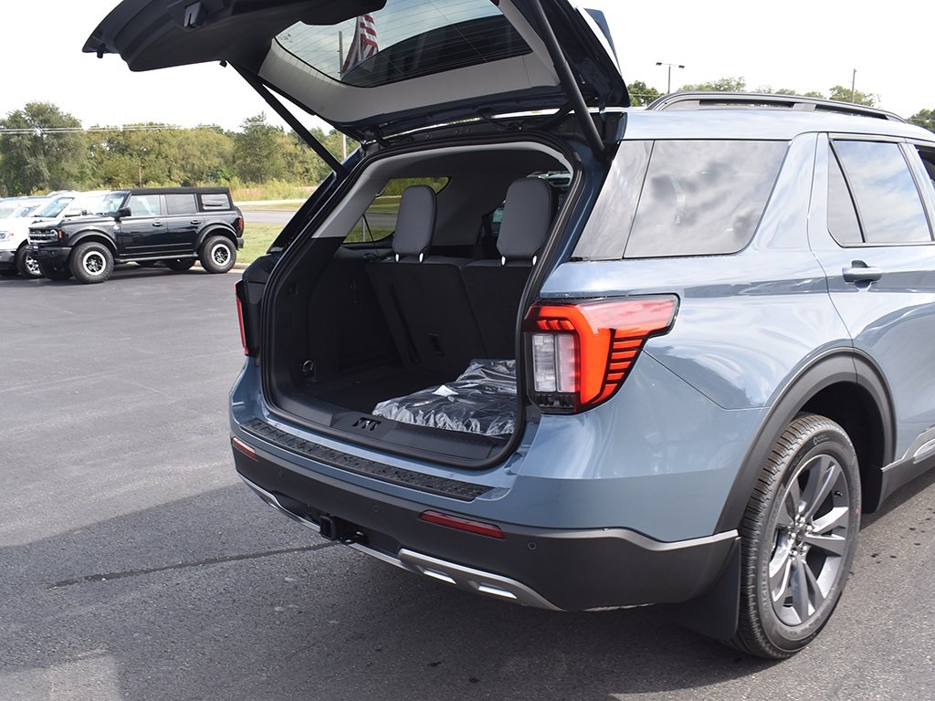 2025 Ford Explorer photo 27
