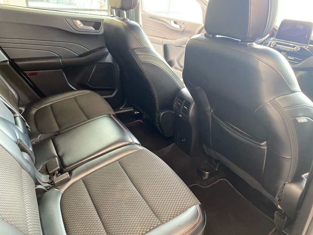 2023 Ford Escape ST-Line photo 17