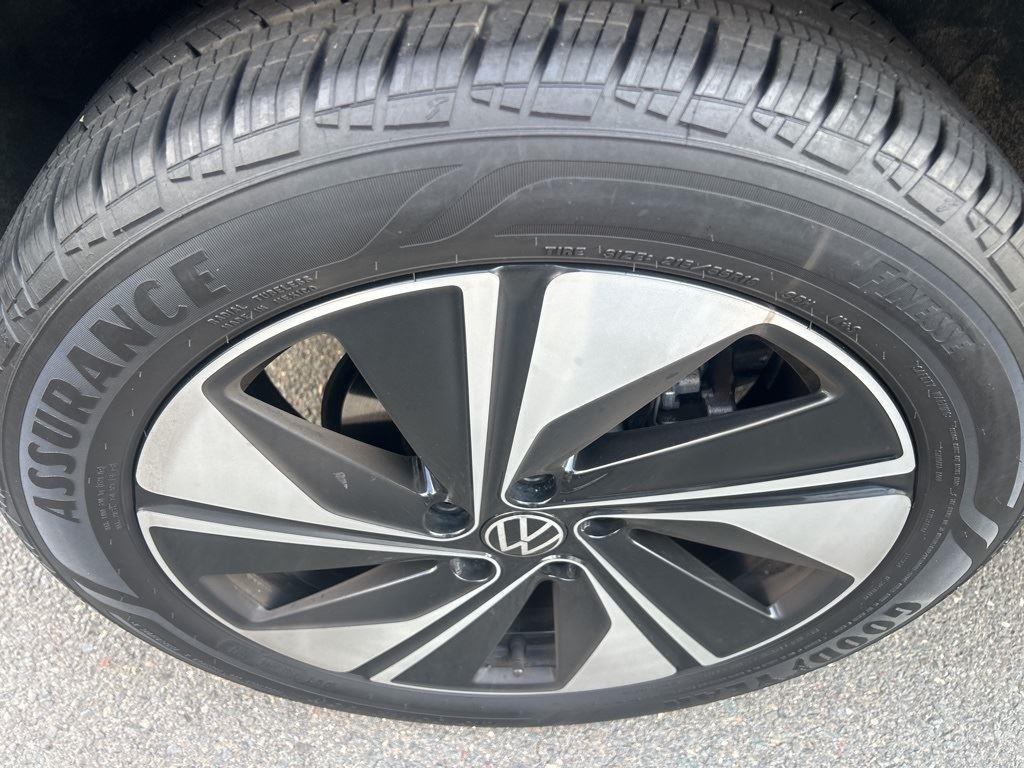 2024 Volkswagen Taos SE photo 6