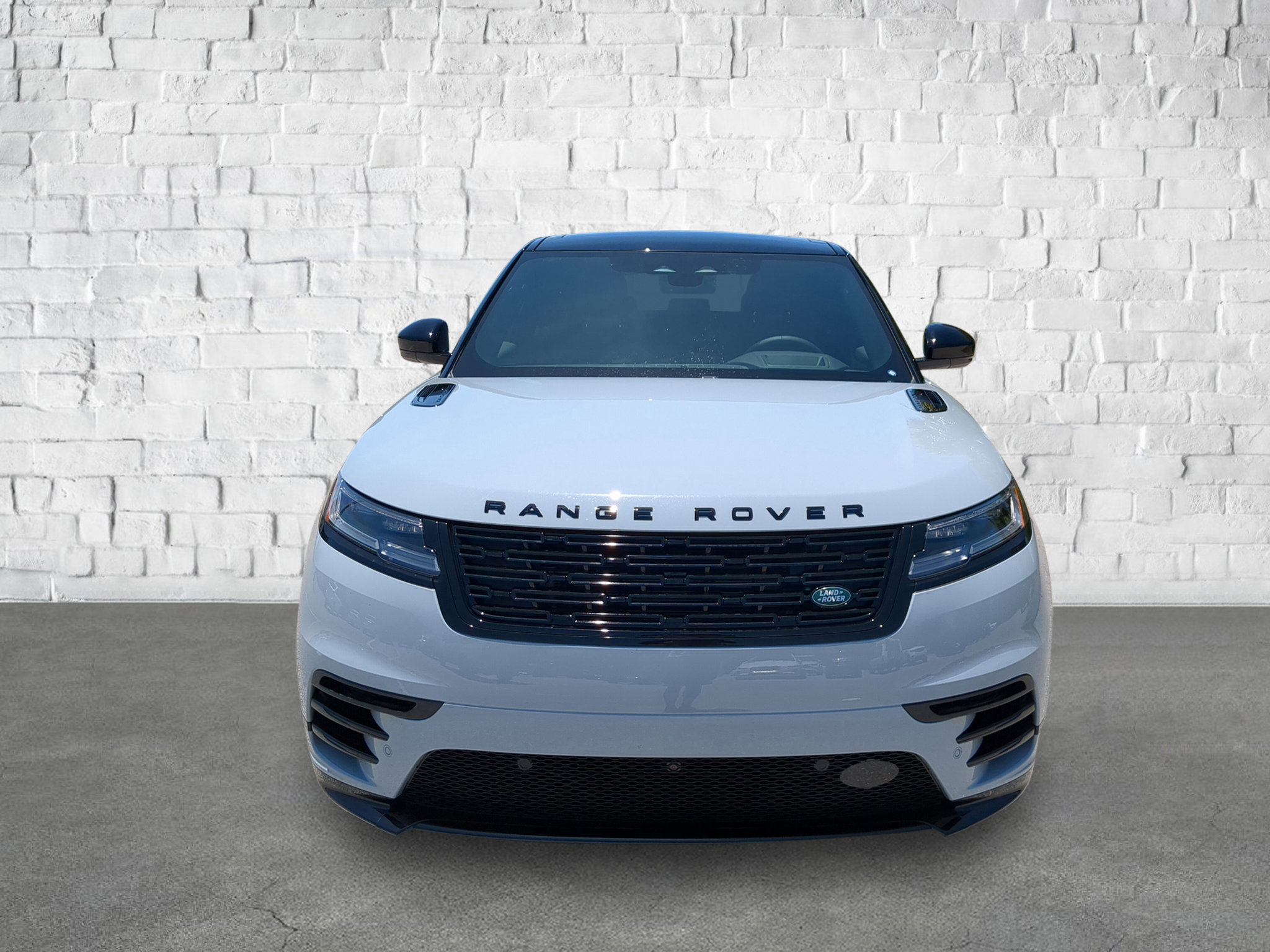 2026 Land Rover Range Rover Velar SE photo 2