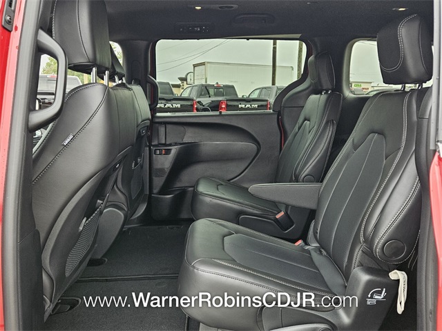 2026 Chrysler Pacifica photo 5