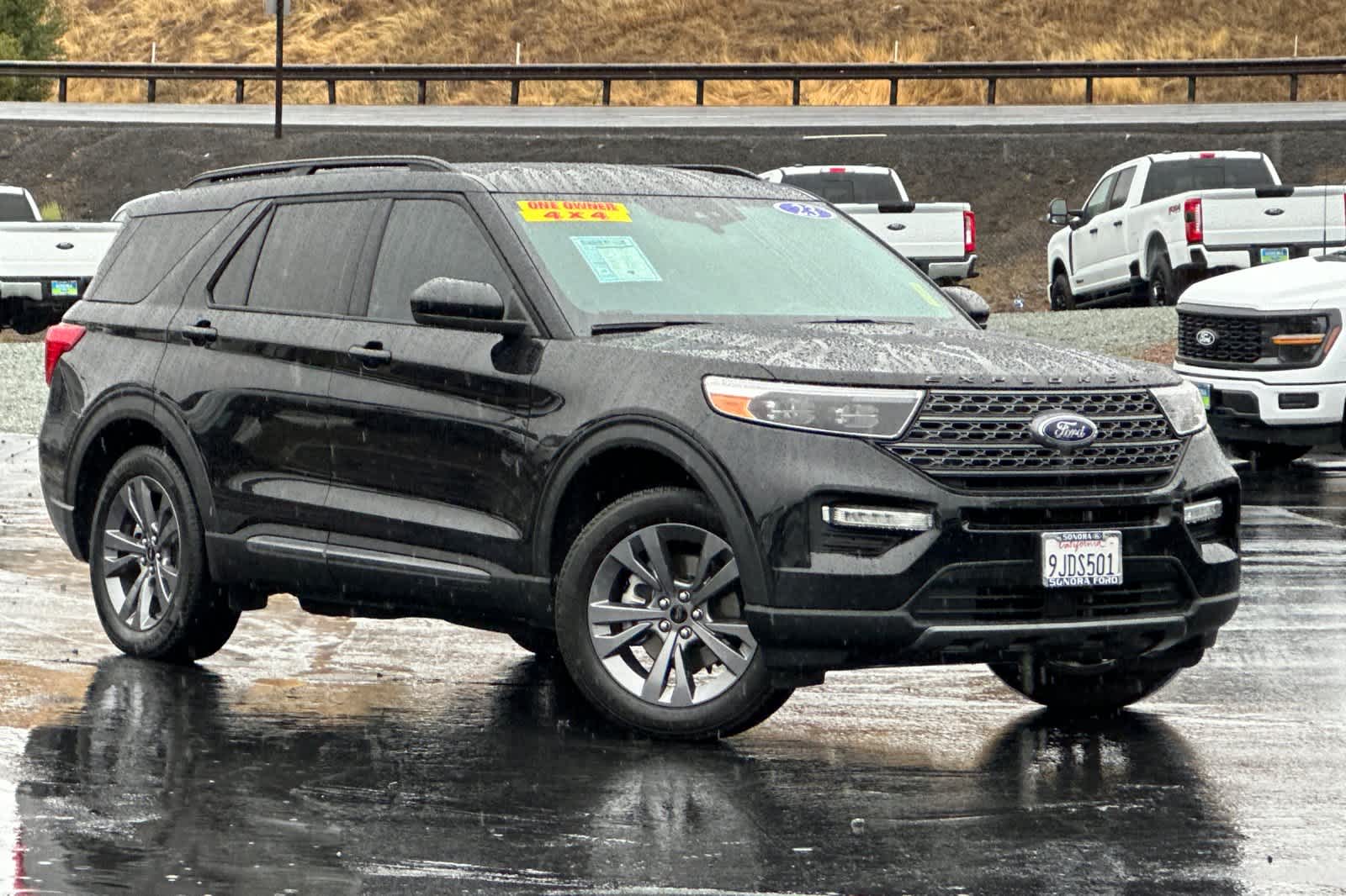 2023 Ford Explorer XLT photo 2